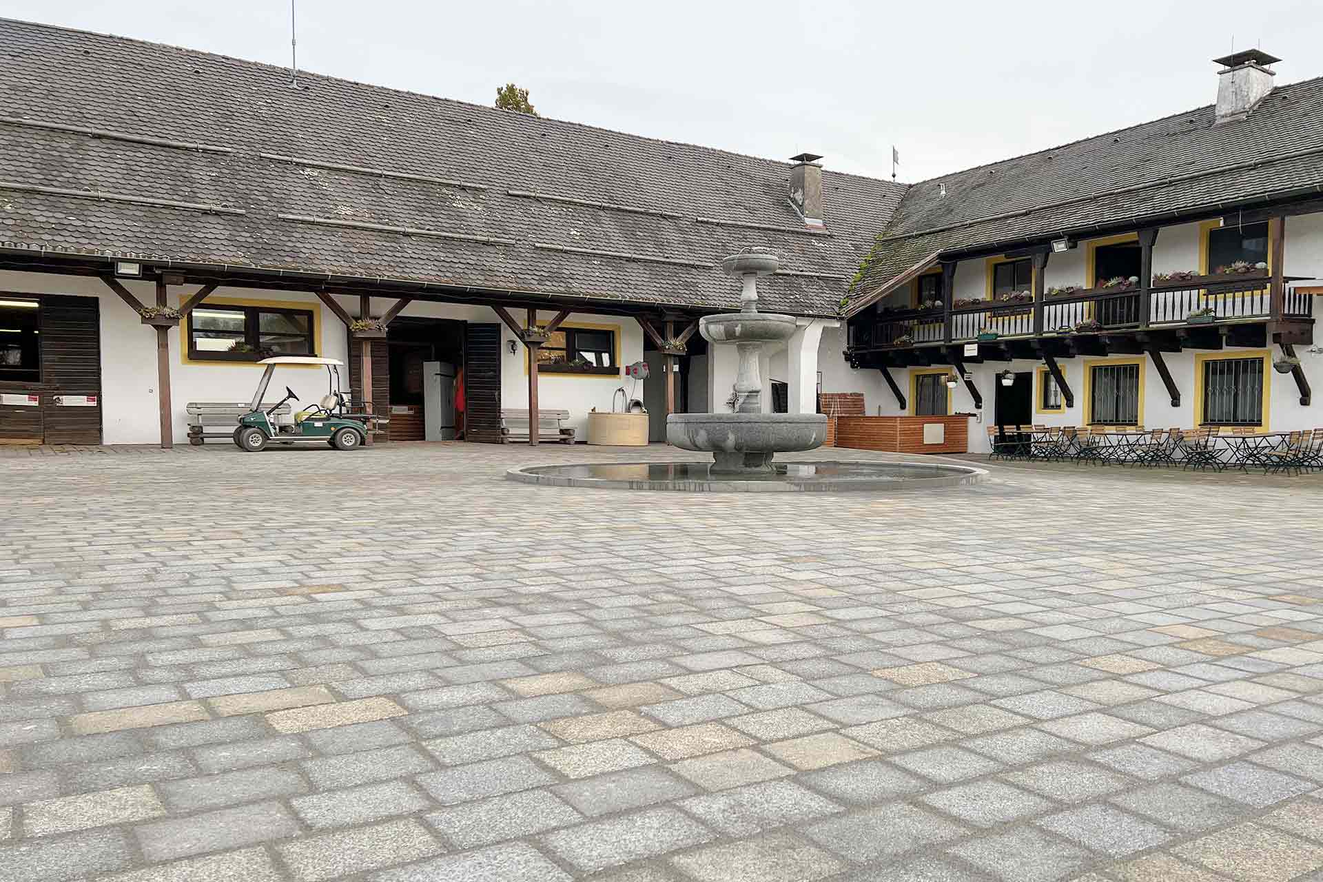 Verfugte Pflastersteine ohne Unkraut und 